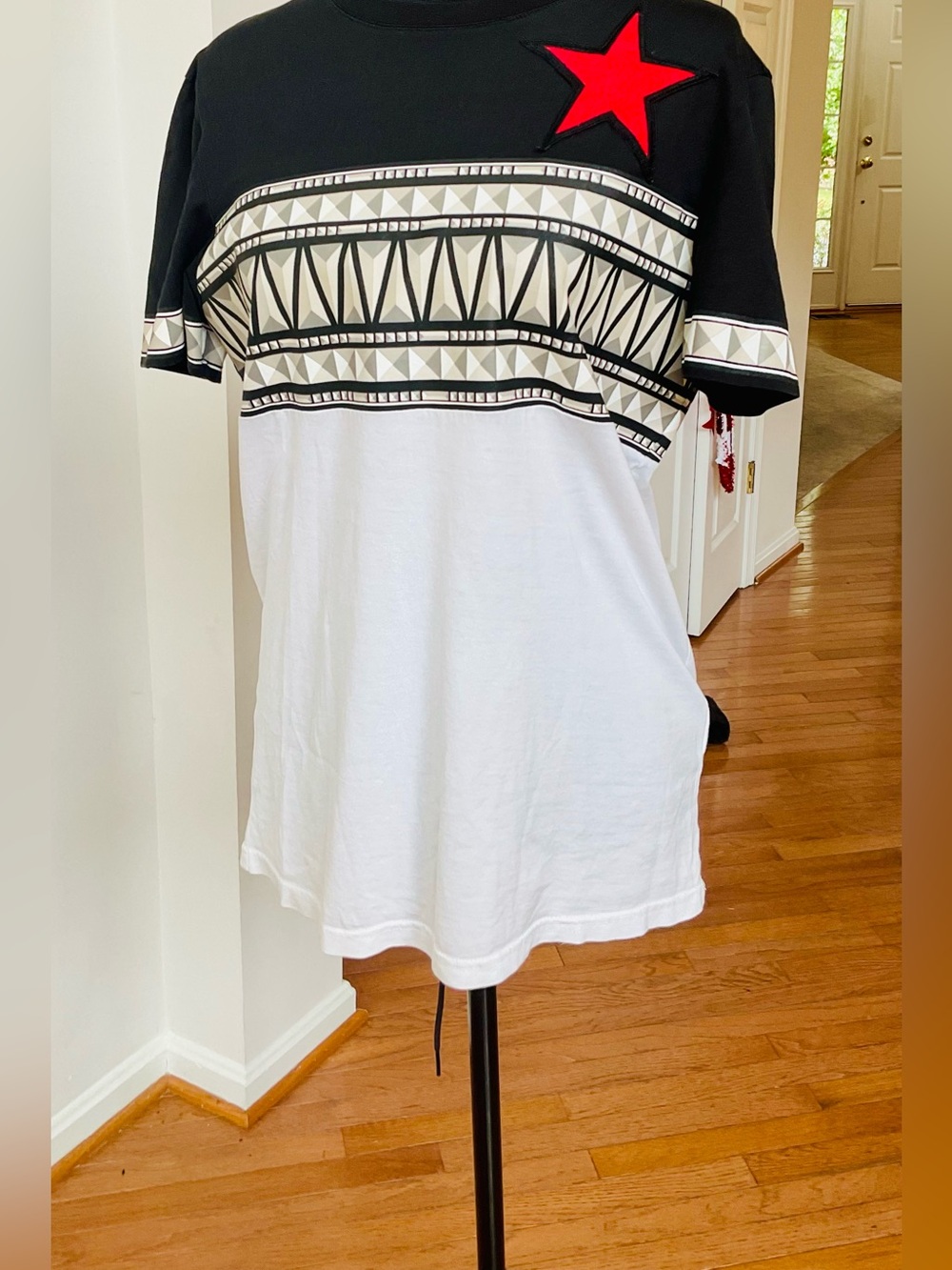 GIVENCHY Tribal Star T-Shirt with geometric design and Star M/S - Picture 6 of 10